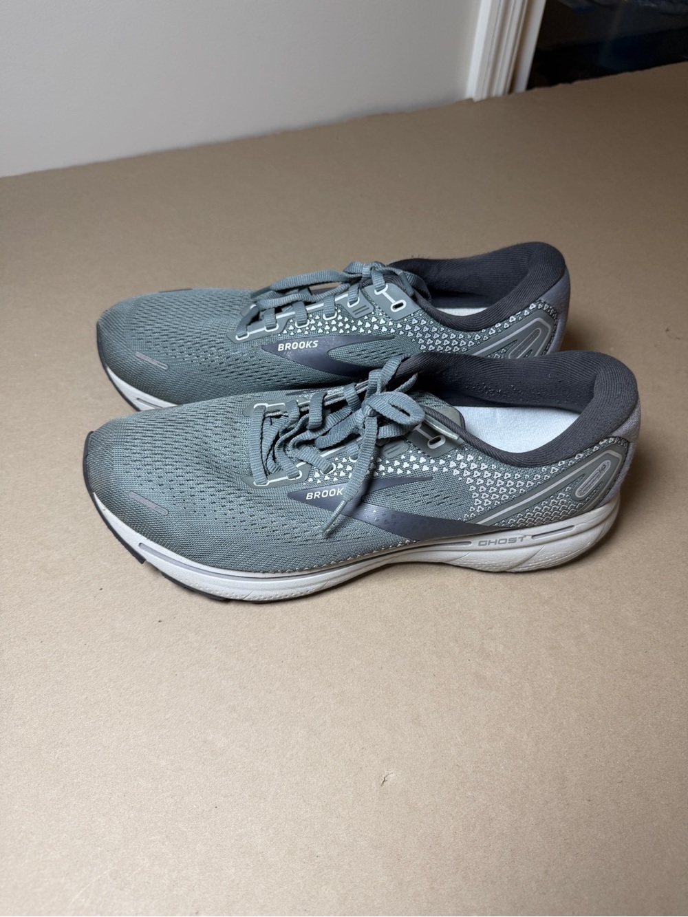Brooks Ghost 14 Running Sneakers Shoes Grey Men’s Size 9.5 lightweight gym train